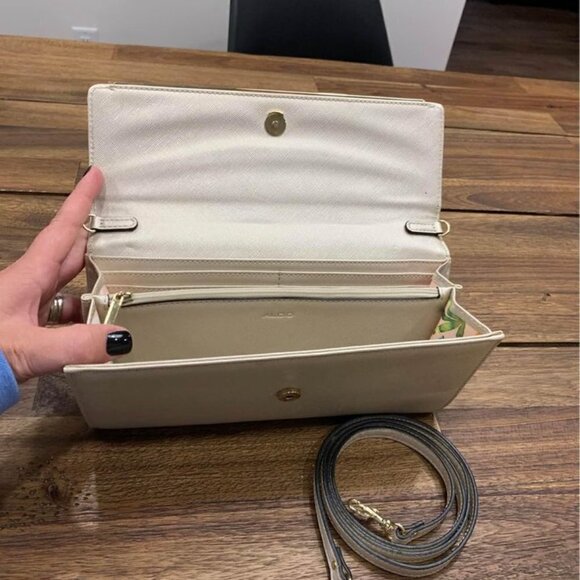 Champagne/gold Wallet Purse. Removable Strap. Excellent Condition. - Picture 3 of 7